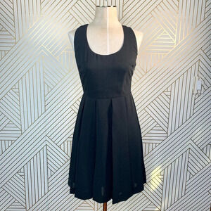 BB Dakota Black Sleeveless Box Pleat‎ Dress LBD
